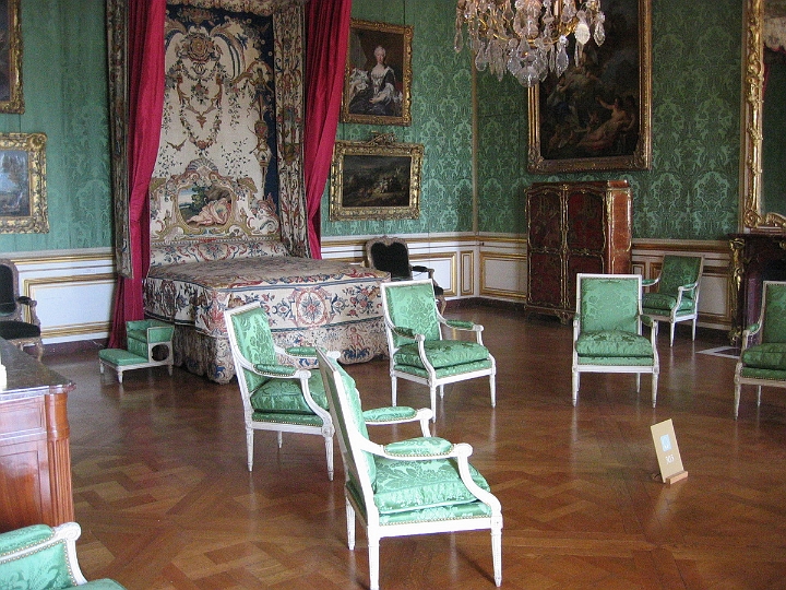 107 Versailles Dauphine apartments.jpg